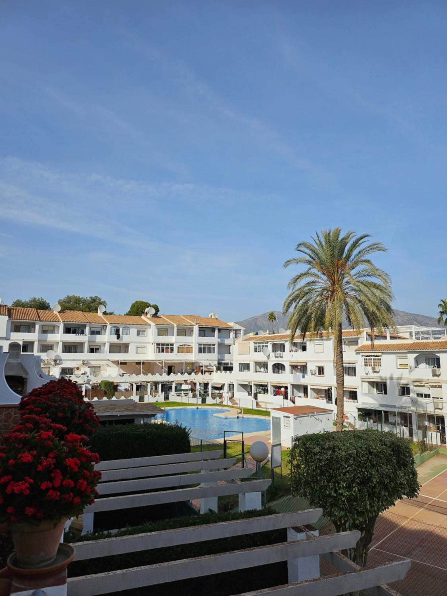 Apartamento En Mijas Con Terraza, Capacidad Para 5 Personas Con Piscina De Temporada Малага Экстерьер фото
